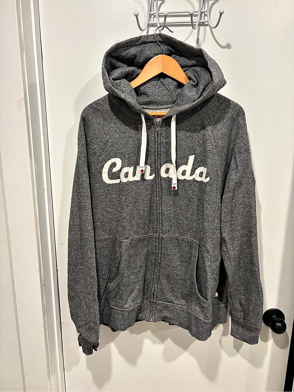Canadiana Gray Zip Hoodie Size XL Like New